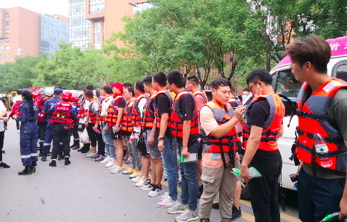 抗洪救災，義賣三天，所得全部捐獻受災區域